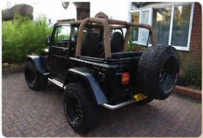 Jeep Wrangler YJ widziany z tyłu